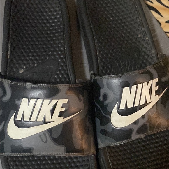 Size 12 Mens Nike Slides - Picture 1 of 2